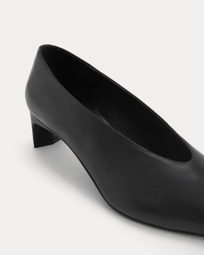 Made in Italy Almond-Toe Pump | Black Leather