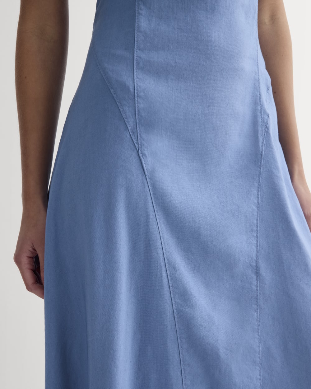 The Seamed Dress in Stretch Linen | Bluebell